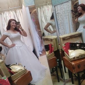 Wedding dress/white ball gown
